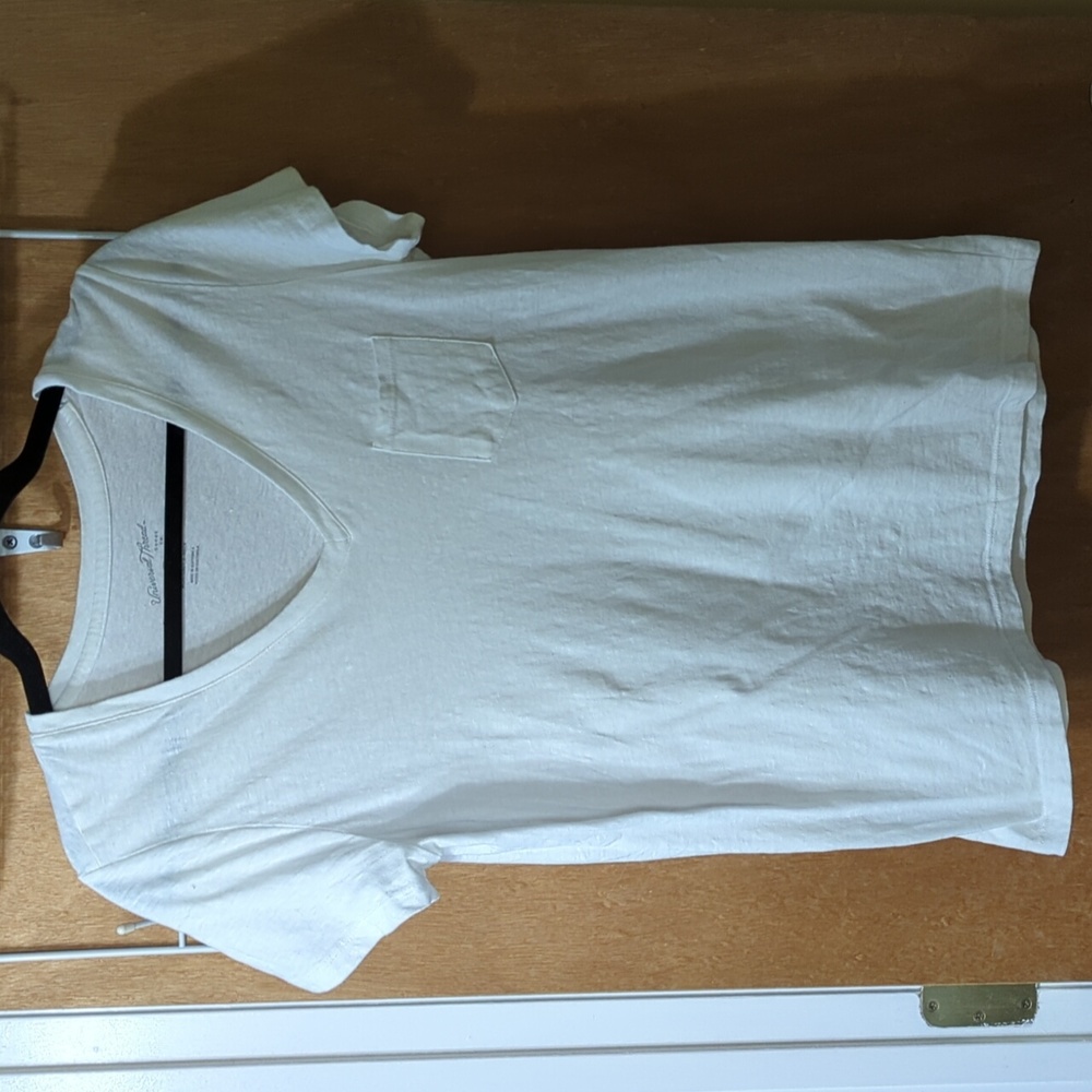 White pocket vneck t-shirt size small